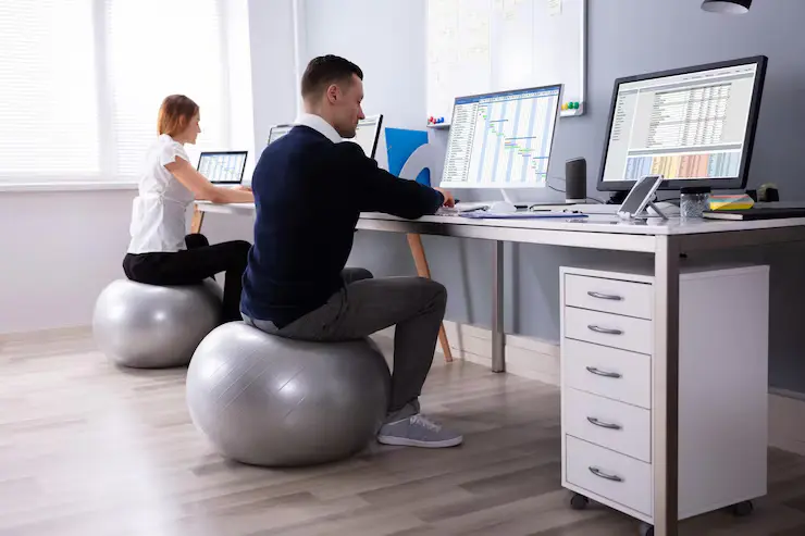 businesspeople-working-office-sitting-fitness-ball_1016675-4002